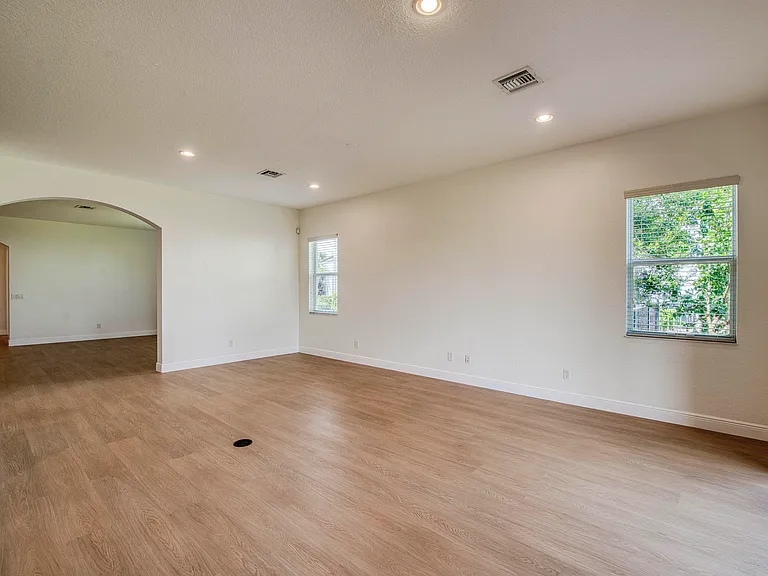172 Manor Cir — Photo 9