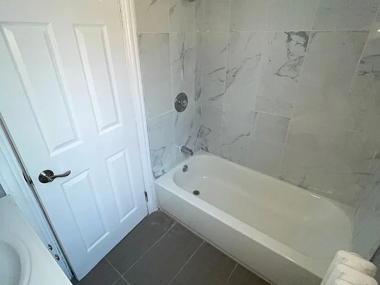 5206 W George St #1 — Photo 8
