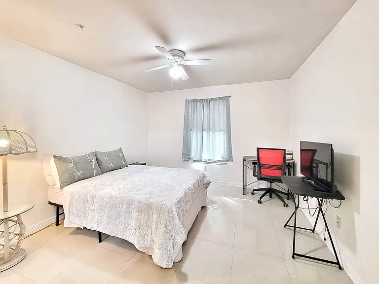 2360 SW Archer Rd #101 — Photo 10