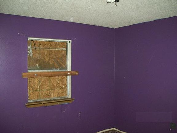 4th image of 1703 Midland Dr