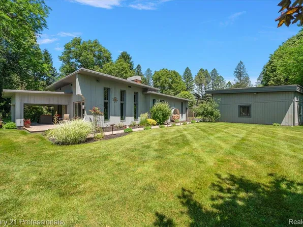 451 Markwood Dr, Oxford, MI 48370