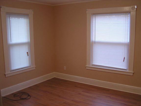 3rd image of 111 1/2 Elm St #2nd