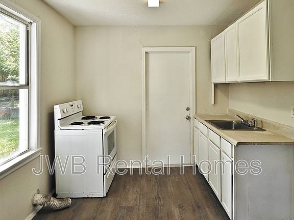 3rd image of 1276 W 32nd St
