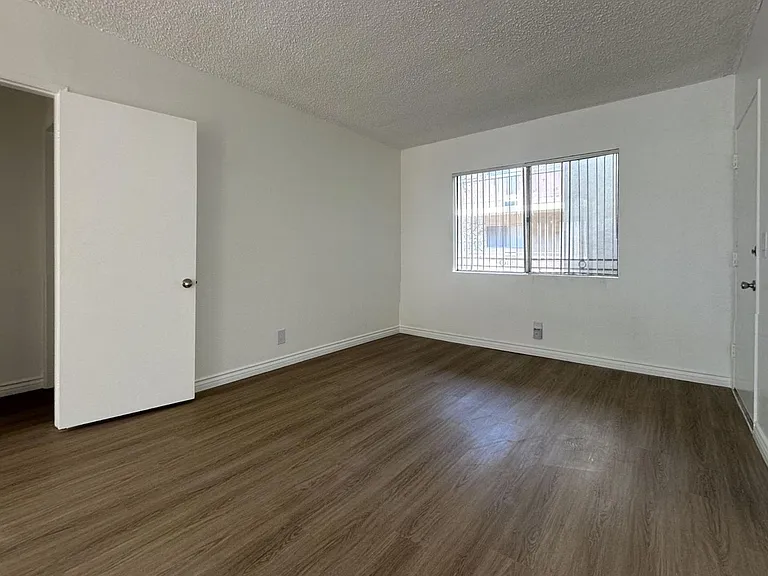 PAR - Park West Apts. — Photo 13
