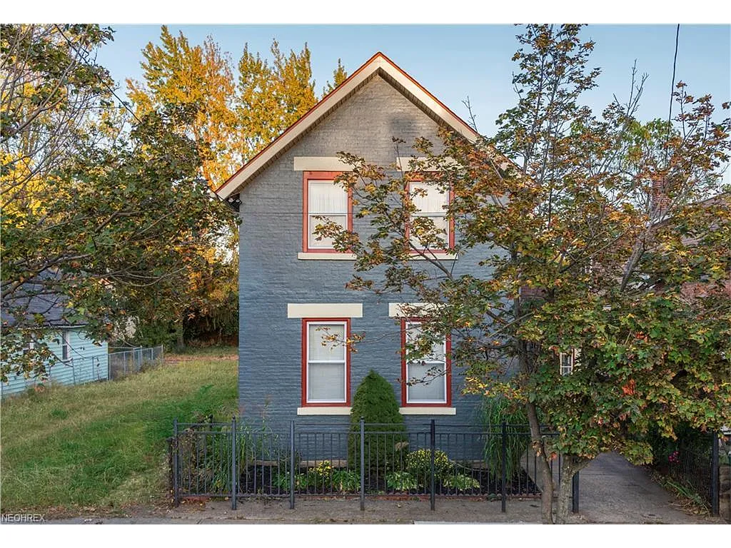 2065 W 44th St photo 1