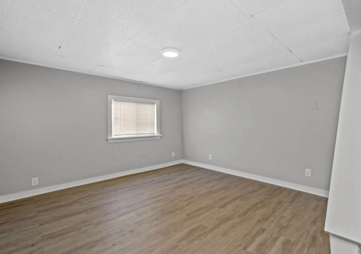2701-2703 Oakley Way (For Sale) — Photo 3