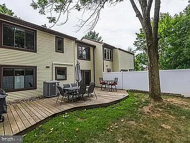 3 bed, 2.5 bath, 1632 sqft, $3,000 — Photo 2
