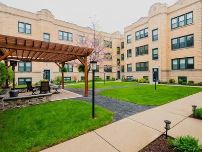 4033 N Mozart St #1, Chicago, IL, 60618