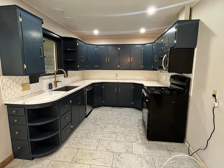 2526 W Broadway Ave — Photo 9