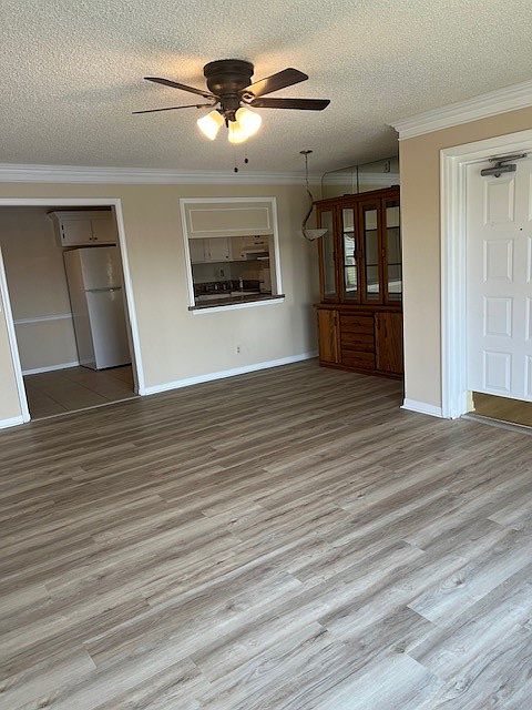 Dining room area with passthrough from kitchen