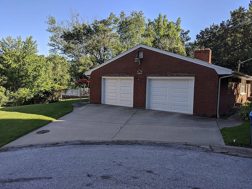 302 Charlene Ct photo 1