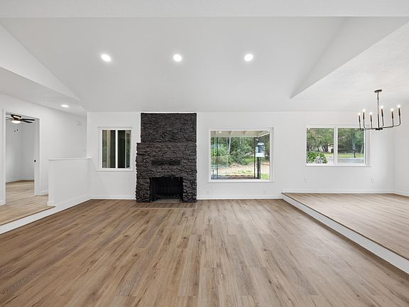3rd image of 9863 Mosswood Cir