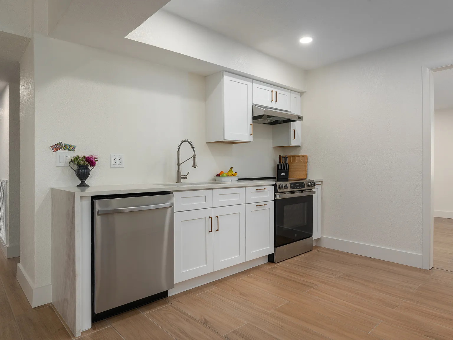 4 bed, 2739 sqft, $5,300 — Photo 3