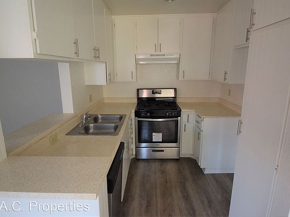 5th image of 7032 Remmet Ave #213