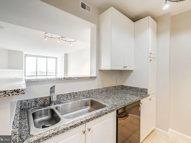 851 N Glebe Rd #1903 — Photo 28