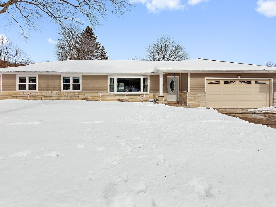 1st image of 710 Hawthorn Dr