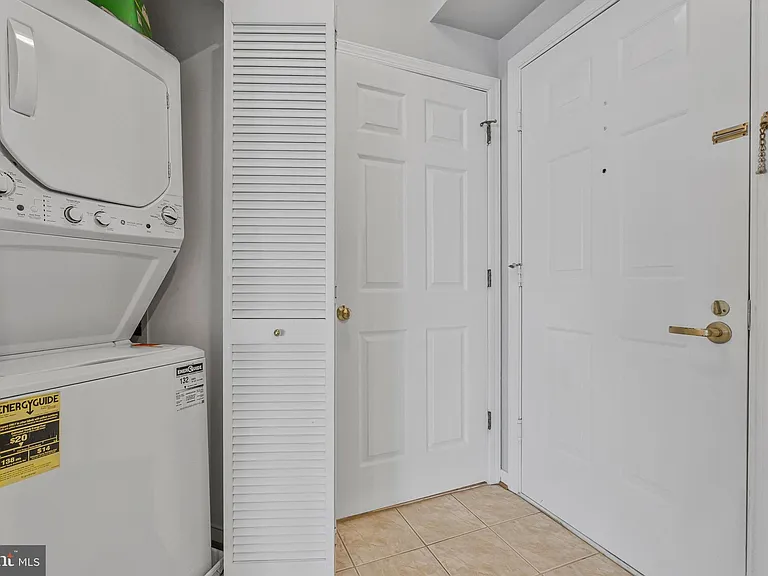 1625 International Dr #321 — Photo 22