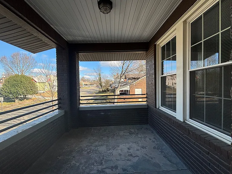 111 W Unaka Ave — Photo 16