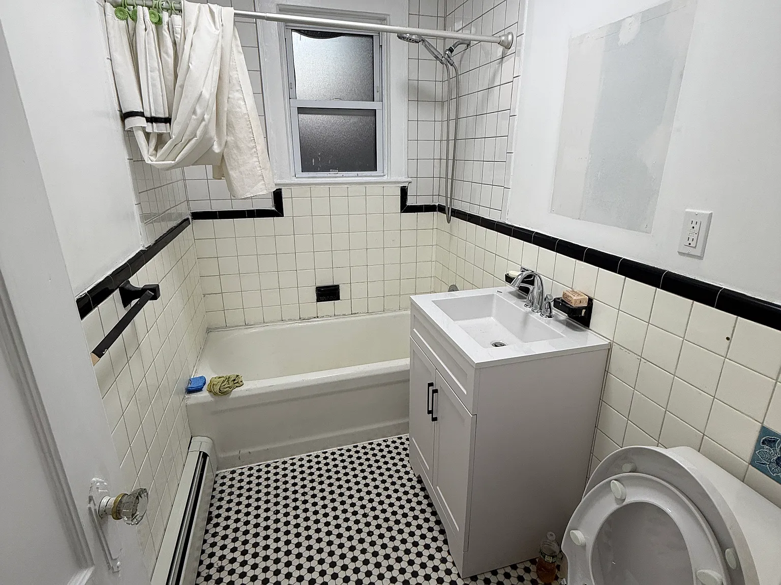 2 bed, $2,300 — Photo 4