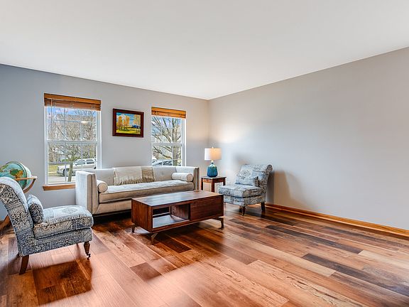 5th image of 1004 Butterfield Cir E
