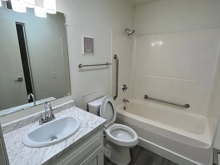 Sycamore Place Apartments — Photo 46