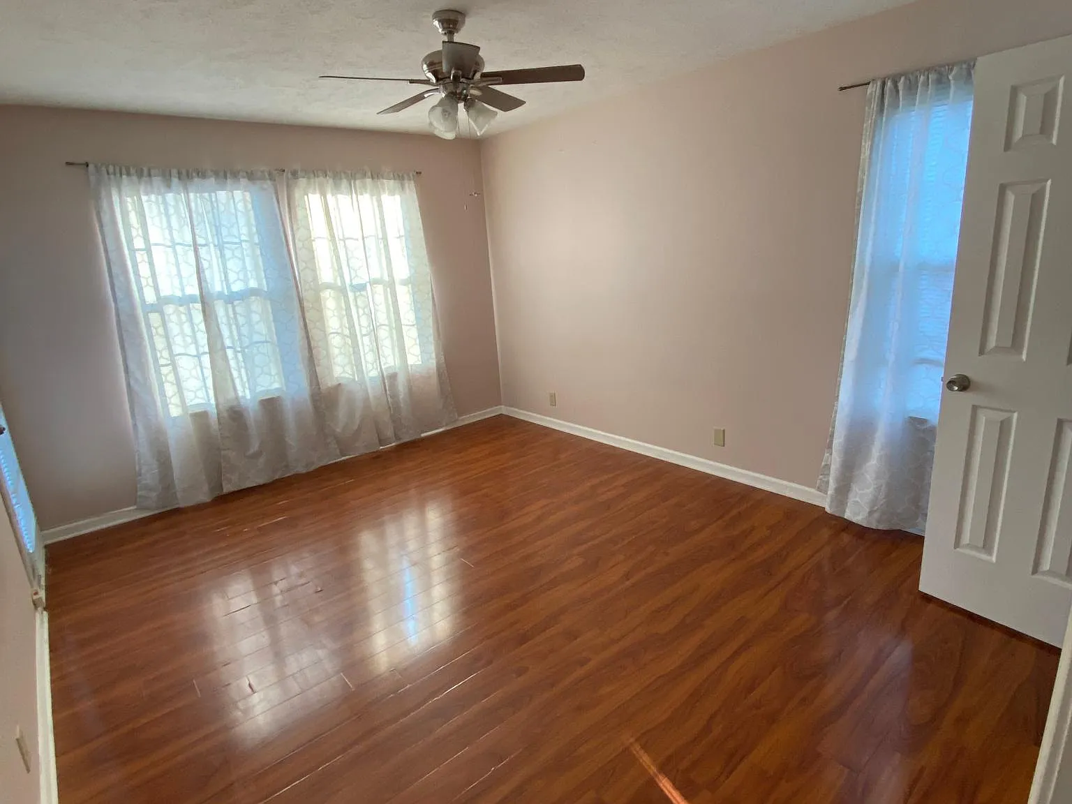 2 bed, 1143 sqft, $1,600 — Photo 3