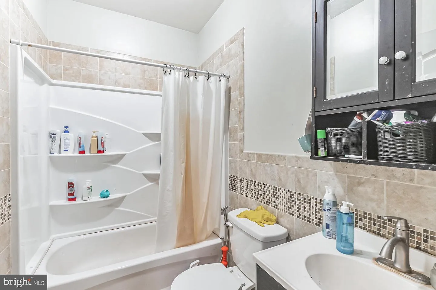 5 bed, 3.0 bath, 1100 sqft, $3,000 — Photo 2