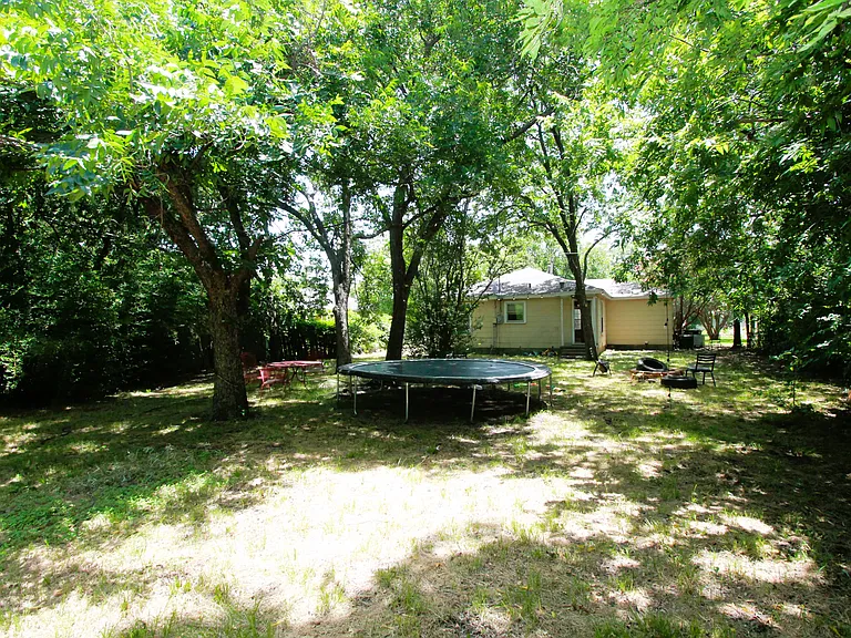 808 Emery St — Photo 21