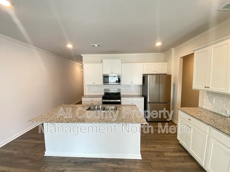 2715 Poppy Ct — Photo 5