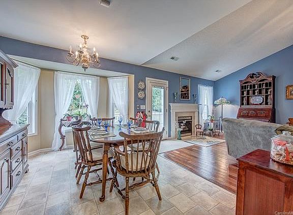 5th image of 925 Brooklee Dr