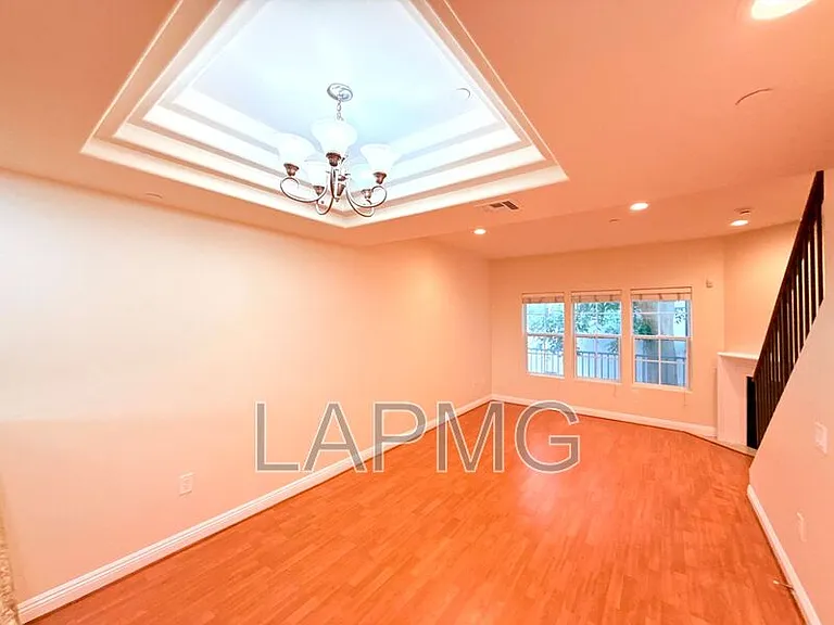 12217 Moorpark St #9 — Photo 14