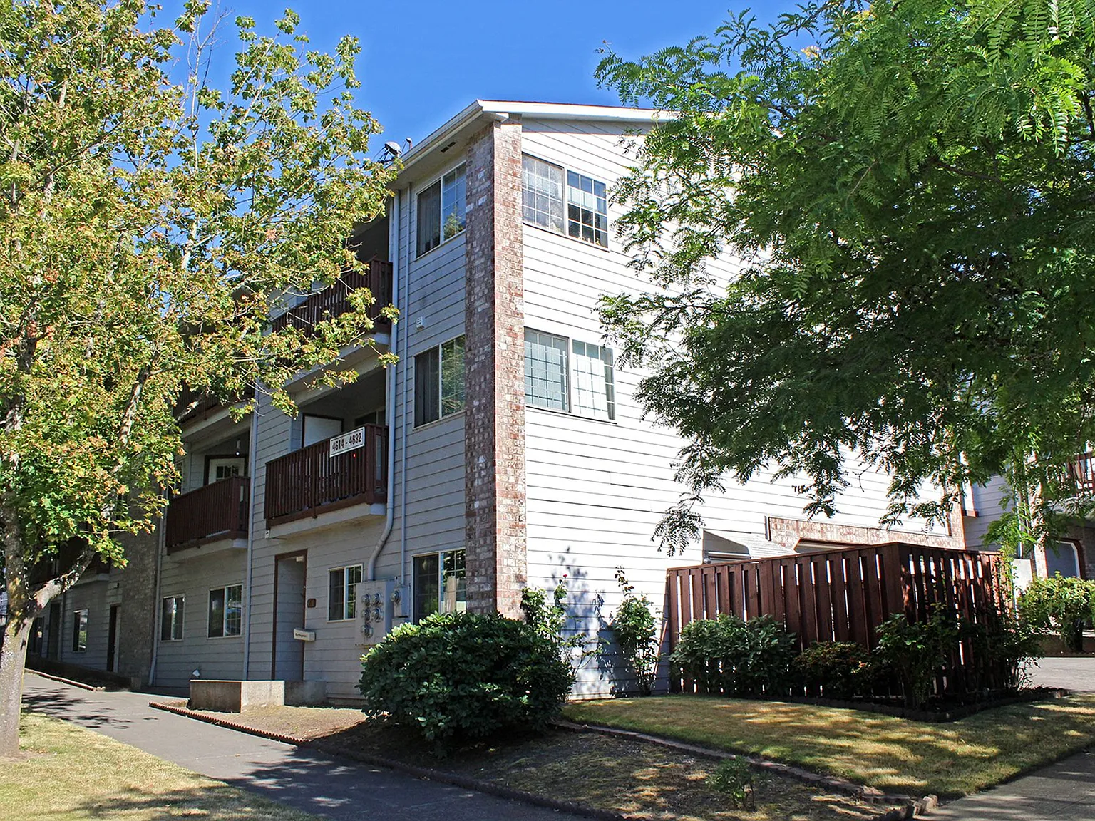 4604-4650 NE Hancock St — Photo 1