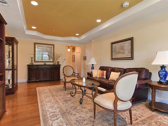 5th image of 909 Roosevelt Way #909
