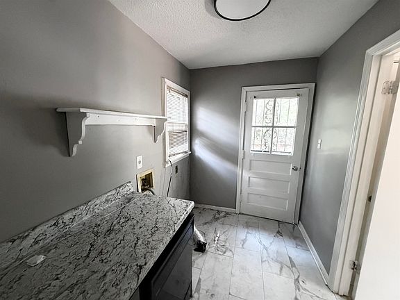 4th image of 1269 Colonial Rd