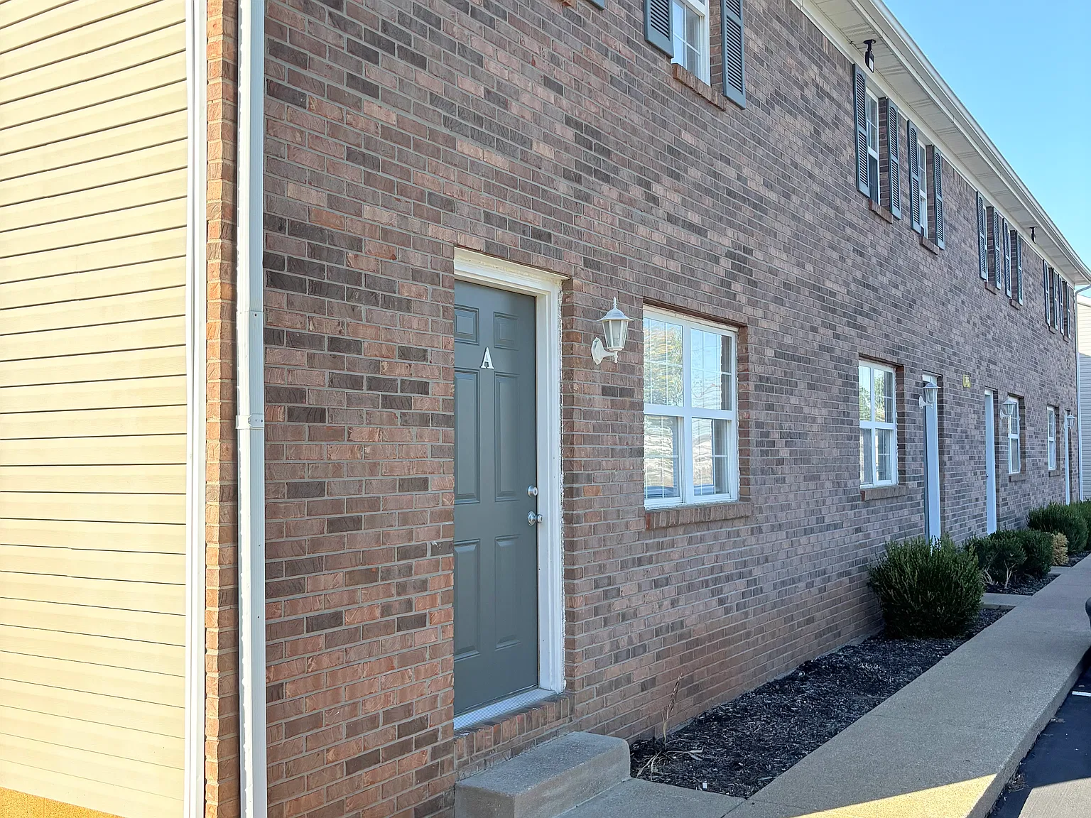 3 bed, 1250 sqft, $1,050 — Photo 1