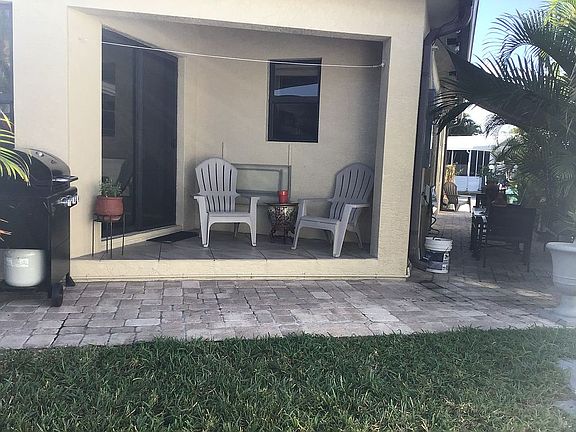 3rd image of 208 Nettles Blvd