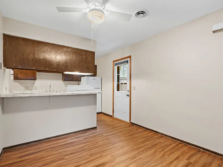 Griffin Court Apartments — Photo 29