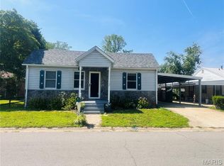 305 E Ironbanks Rd, Charleston, MO 63834