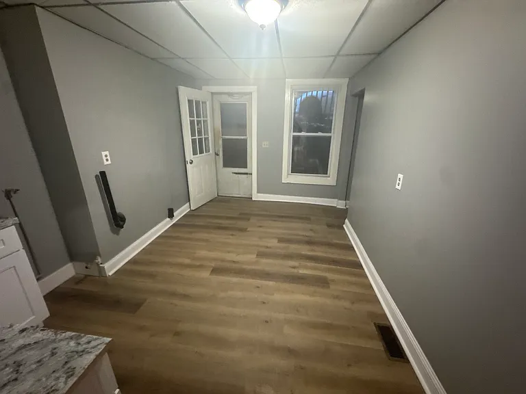 94 E Main St #1-R — Photo 3
