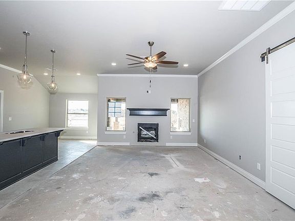 3rd image of 18525 Groveton Blvd