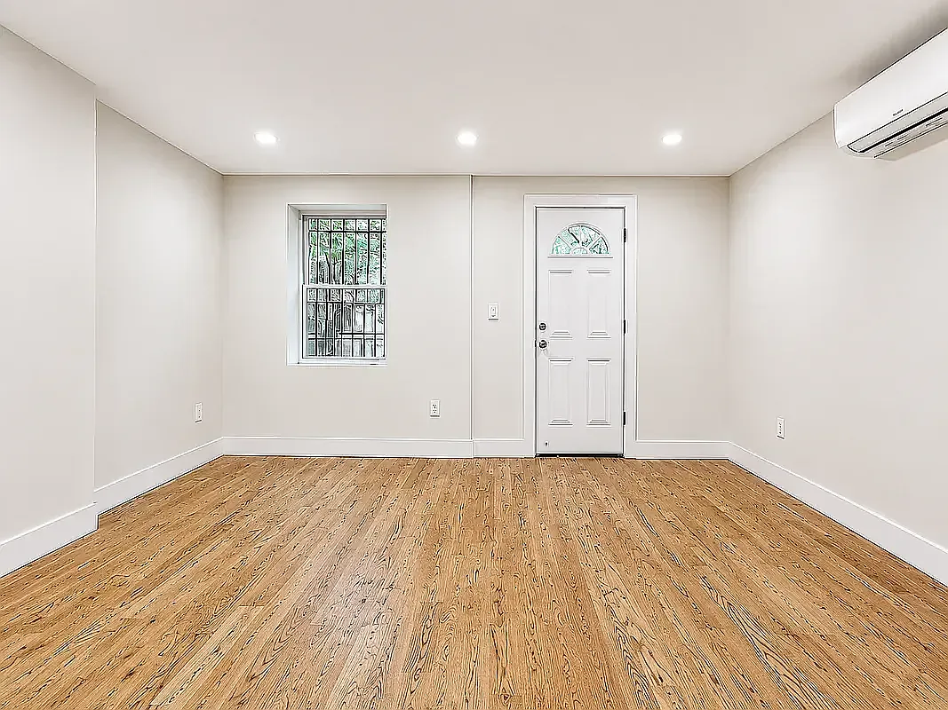 235 Lexington Avenue — Photo 3