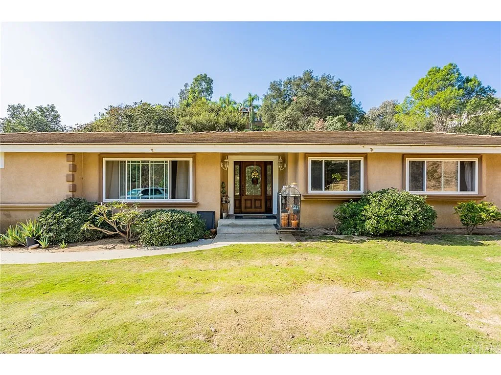 2347 Valle Dr photo 1