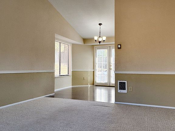 4th image of 1028 Shadberry Ct SE