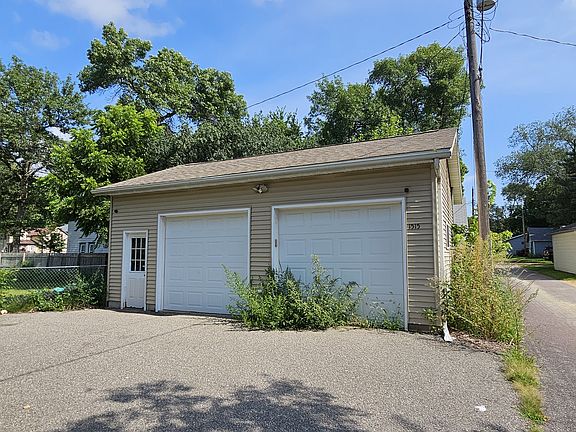 4th image of 1515 N 4th St