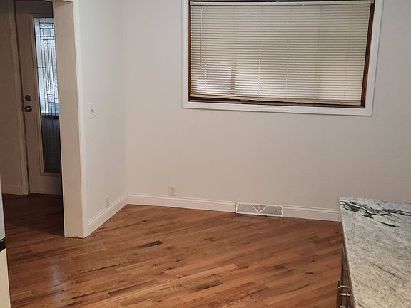 4th image of 15805 Green Lane Ave