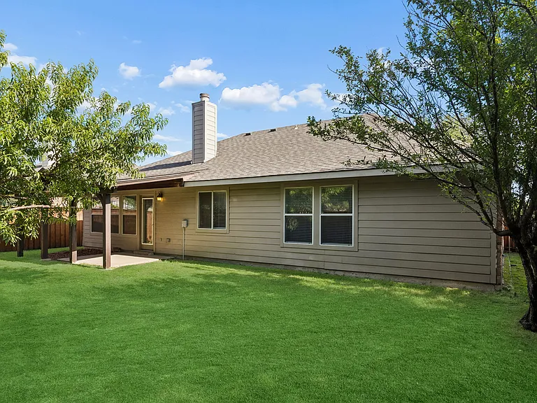 1552 Sleepy Hollow Dr — Photo 30