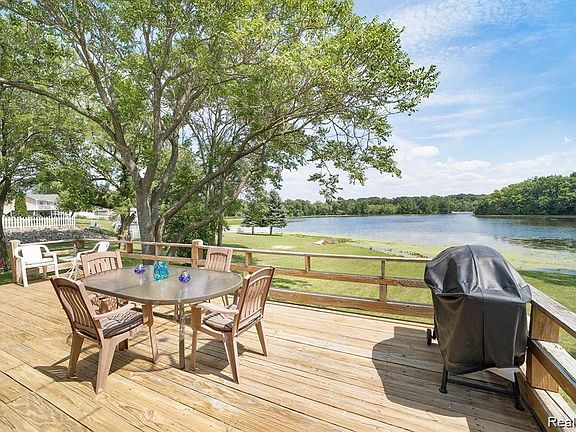 3rd image of 9068 Perry Rd