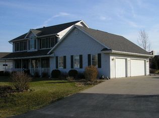 3017 Rosewood Ln, Oshkosh, WI 54904