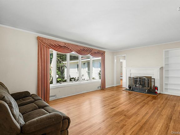 4th image of 208 Woodhampton Drive