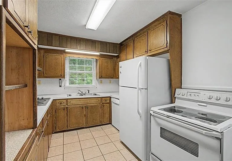 2985 Fredrick Dr — Photo 16